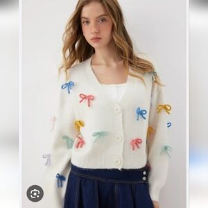 Creamy Baily Bow-Appliqué V-Neck Button Cardigan Sweater Size XS